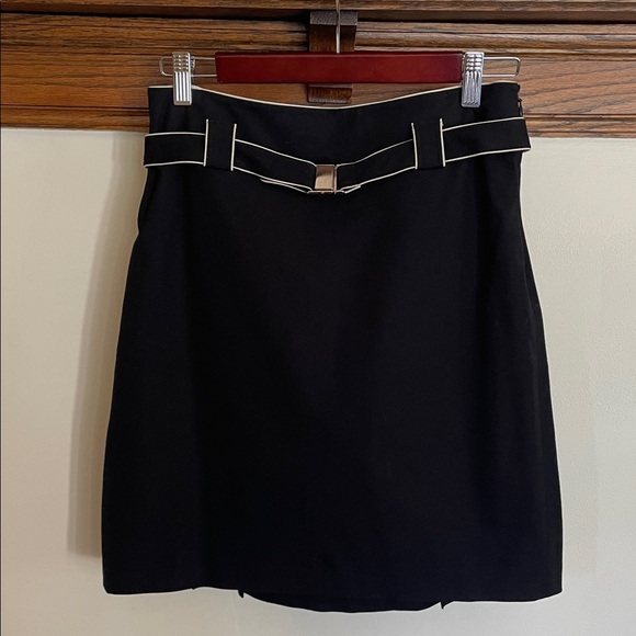 LOFT Dresses & Skirts - Back Pleated Skirt with Matching Belt